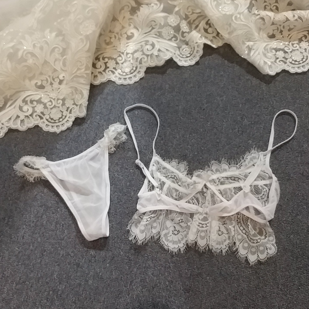 Lingerie - Picture 5 of 6